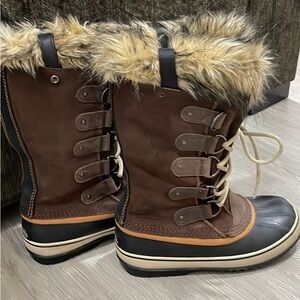 Women’s Sorel warm waterproof boots size 9